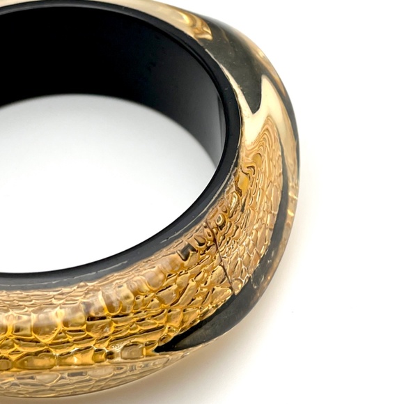 Vintage Mid-century Modern lucite Slip-on Bangle - Picture 4 of 4